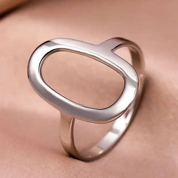 ⚜️𝟯𝟬%𝗢𝗙𝗙 𝗯𝘂𝗻𝗱𝗹𝗲𝘀 𝟯+⚜️ NEW Oval Minimalist Stainless Steel Ring - Picture 4 of 8